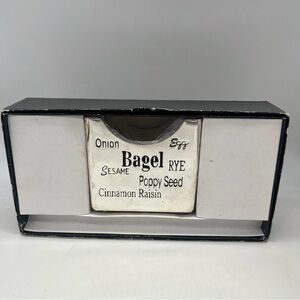 NIB Godinger Vintage Tarnished Silver plated bagel holder slicer W/felted bottom